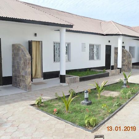Sukuta Nema Guest House Banjul Ngoại thất bức ảnh