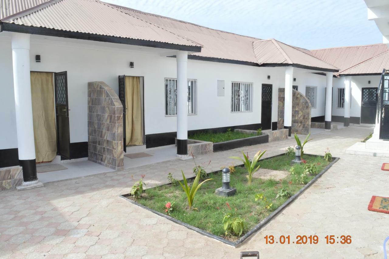 Sukuta Nema Guest House Banjul Ngoại thất bức ảnh