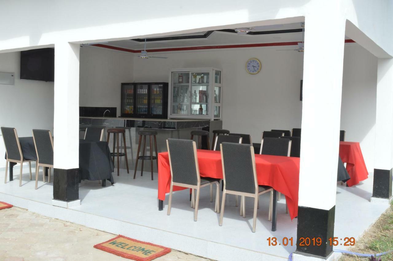 Sukuta Nema Guest House Banjul Ngoại thất bức ảnh