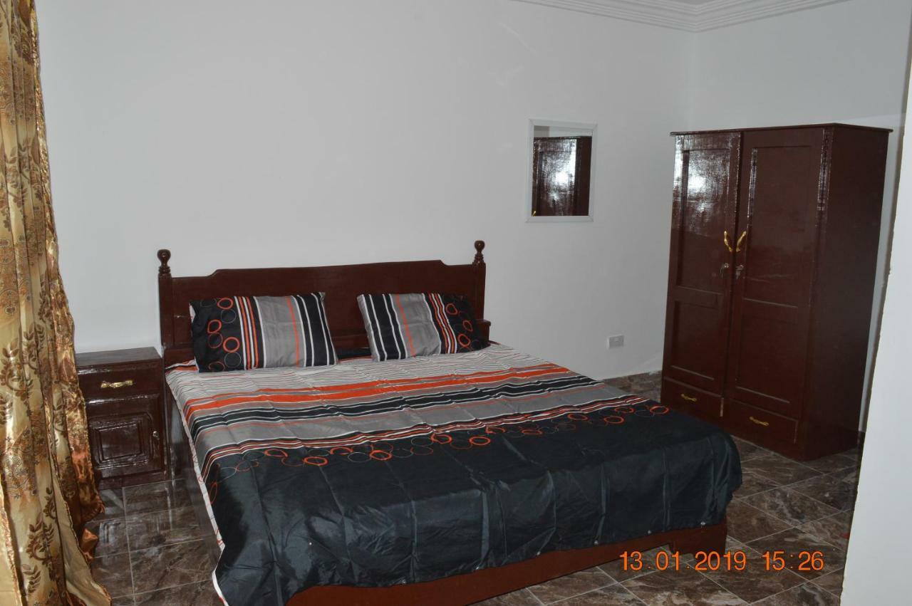 Sukuta Nema Guest House Banjul Ngoại thất bức ảnh