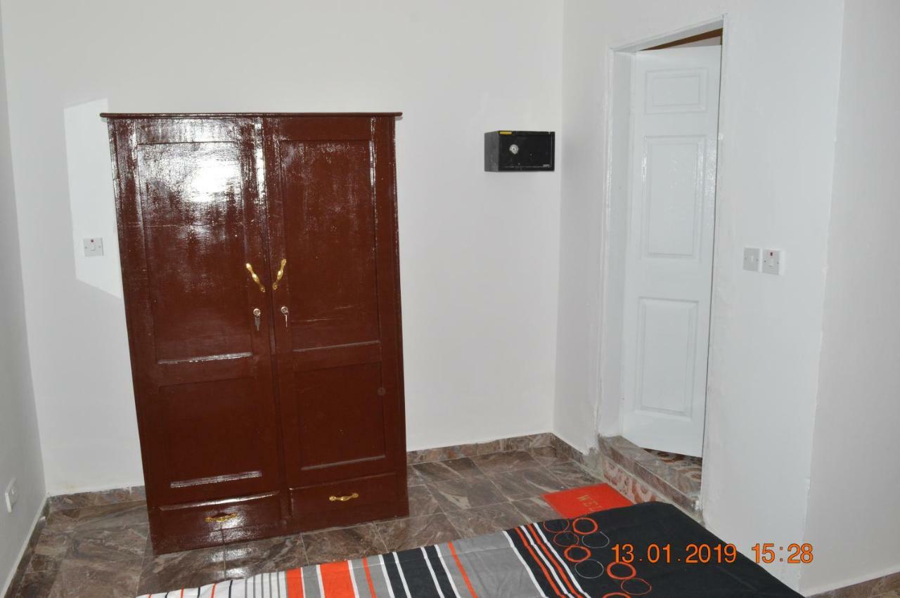 Sukuta Nema Guest House Banjul Ngoại thất bức ảnh