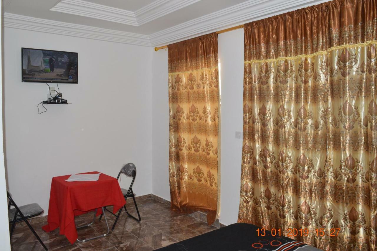 Sukuta Nema Guest House Banjul Ngoại thất bức ảnh