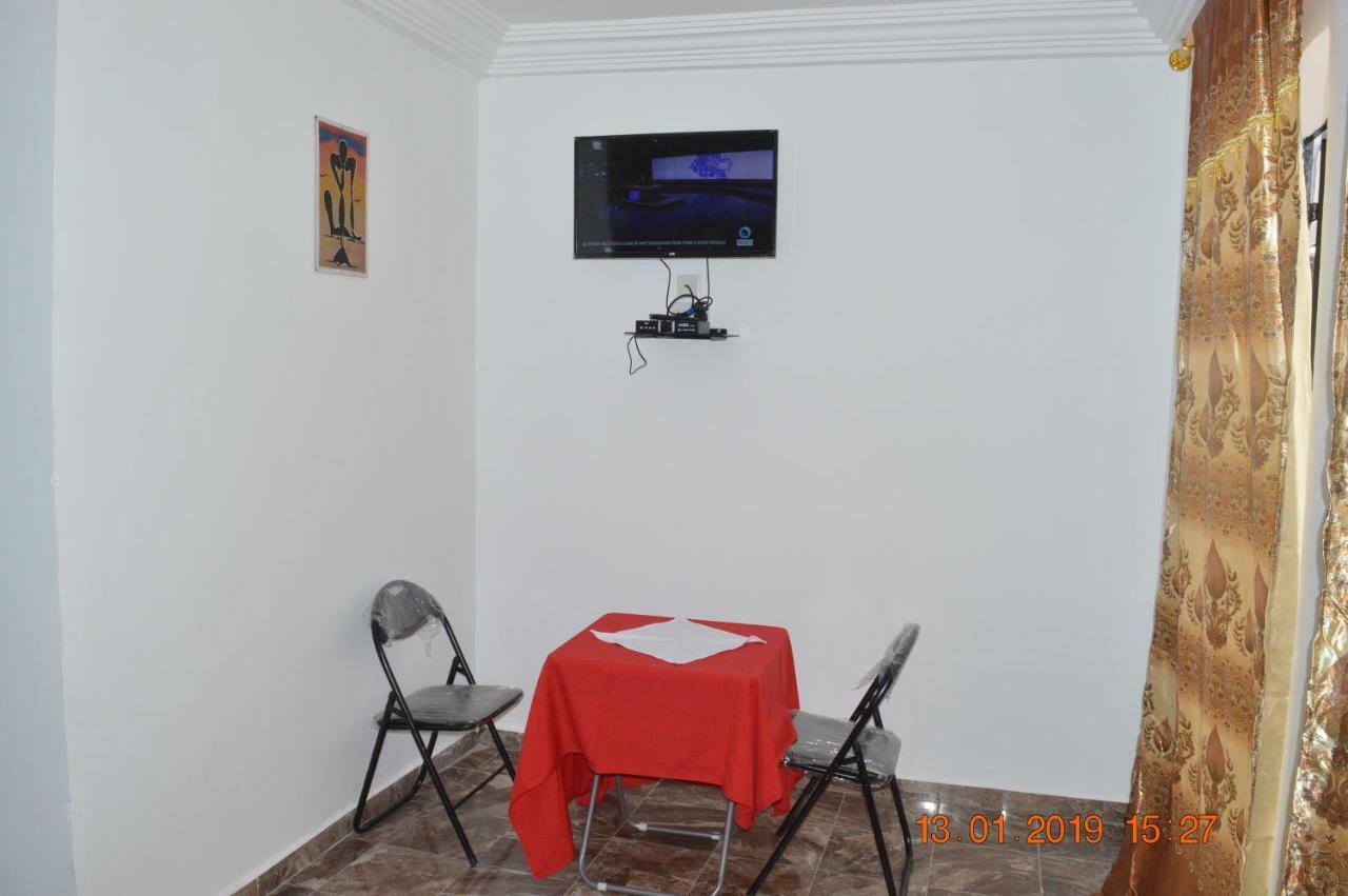 Sukuta Nema Guest House Banjul Ngoại thất bức ảnh