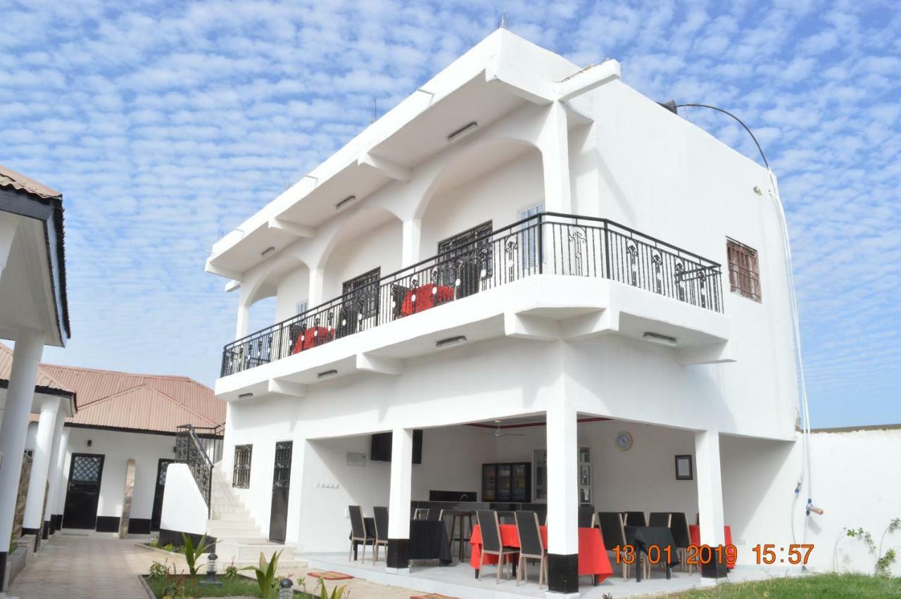 Sukuta Nema Guest House Banjul Ngoại thất bức ảnh