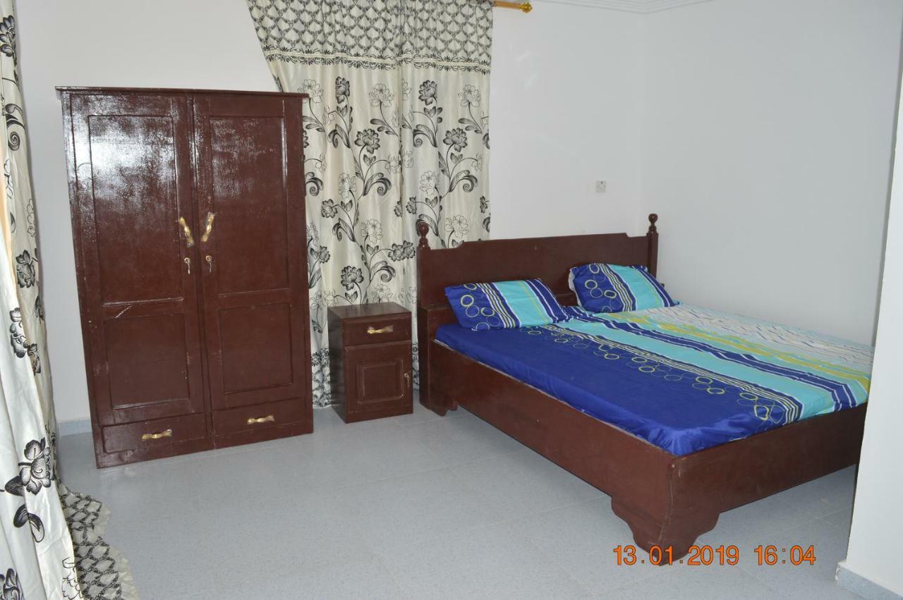 Sukuta Nema Guest House Banjul Ngoại thất bức ảnh
