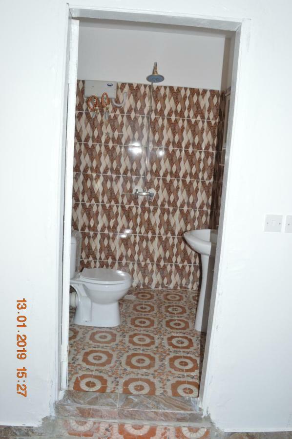 Sukuta Nema Guest House Banjul Ngoại thất bức ảnh